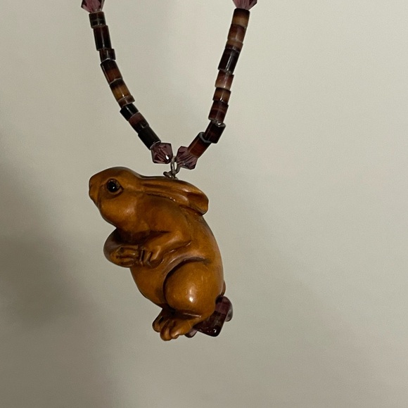 Handcarved Netsuke cute wooden rabbit on a beaded choker necklace, very unique - Picture 6 of 10